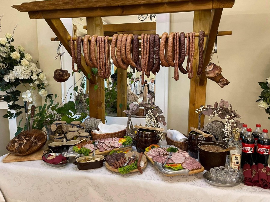 Deski wędlin i dodatki